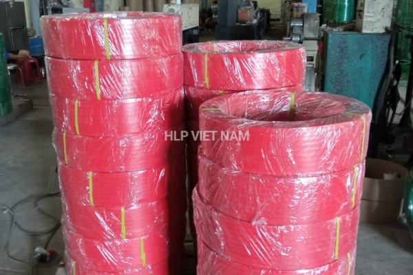 Dây đai nhựa PET màu đỏ tại HLP Việt Nam